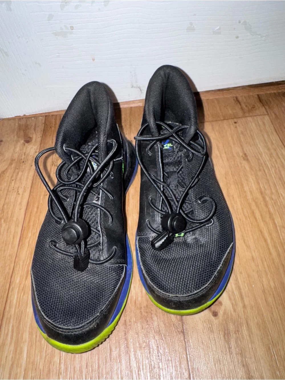 Boys Under Armour Black sneakers 2.5 Youth
